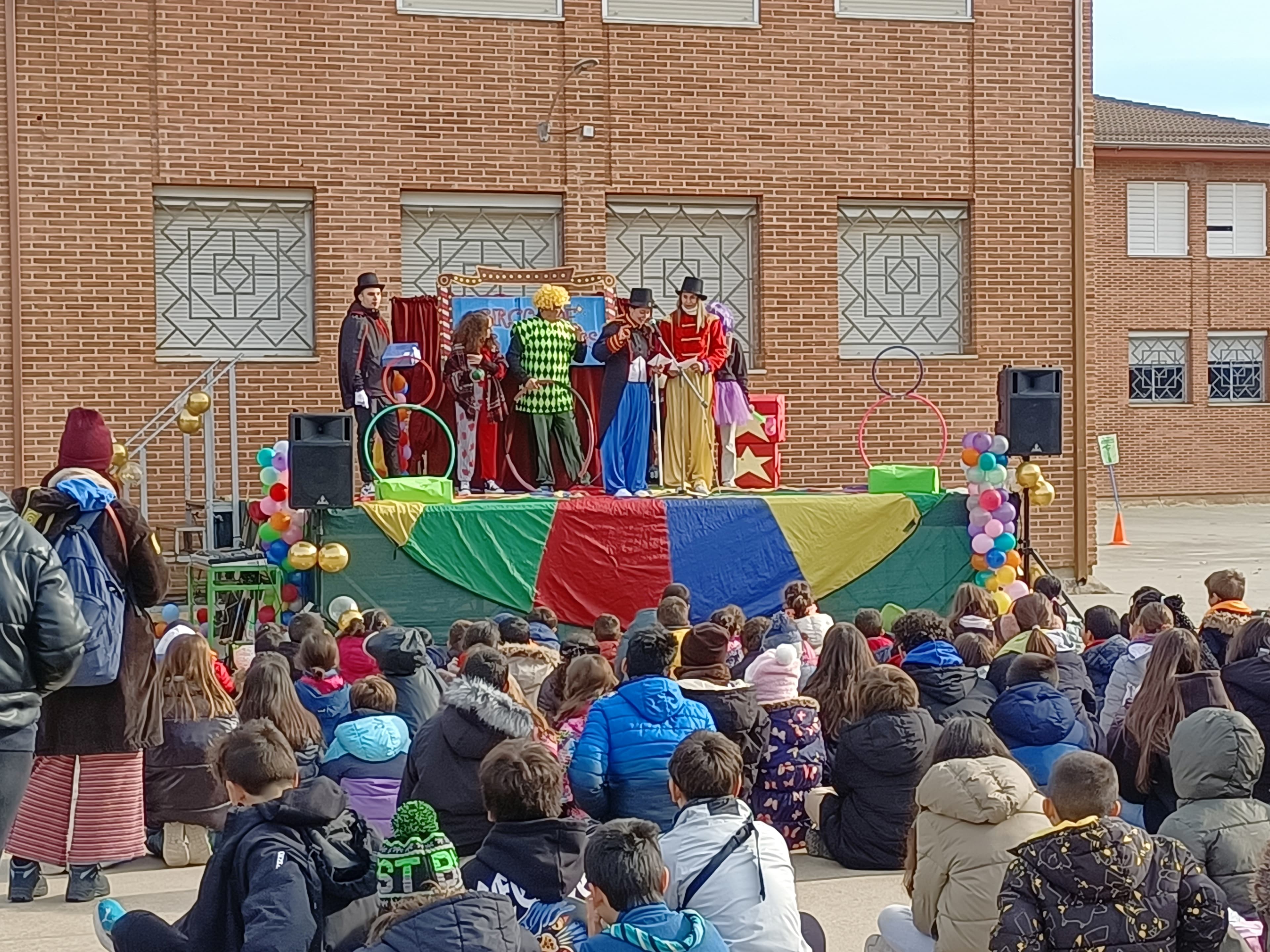Más de 300 niños disfrutan del Circo de los Derechos en Villamuriel (Palencia)