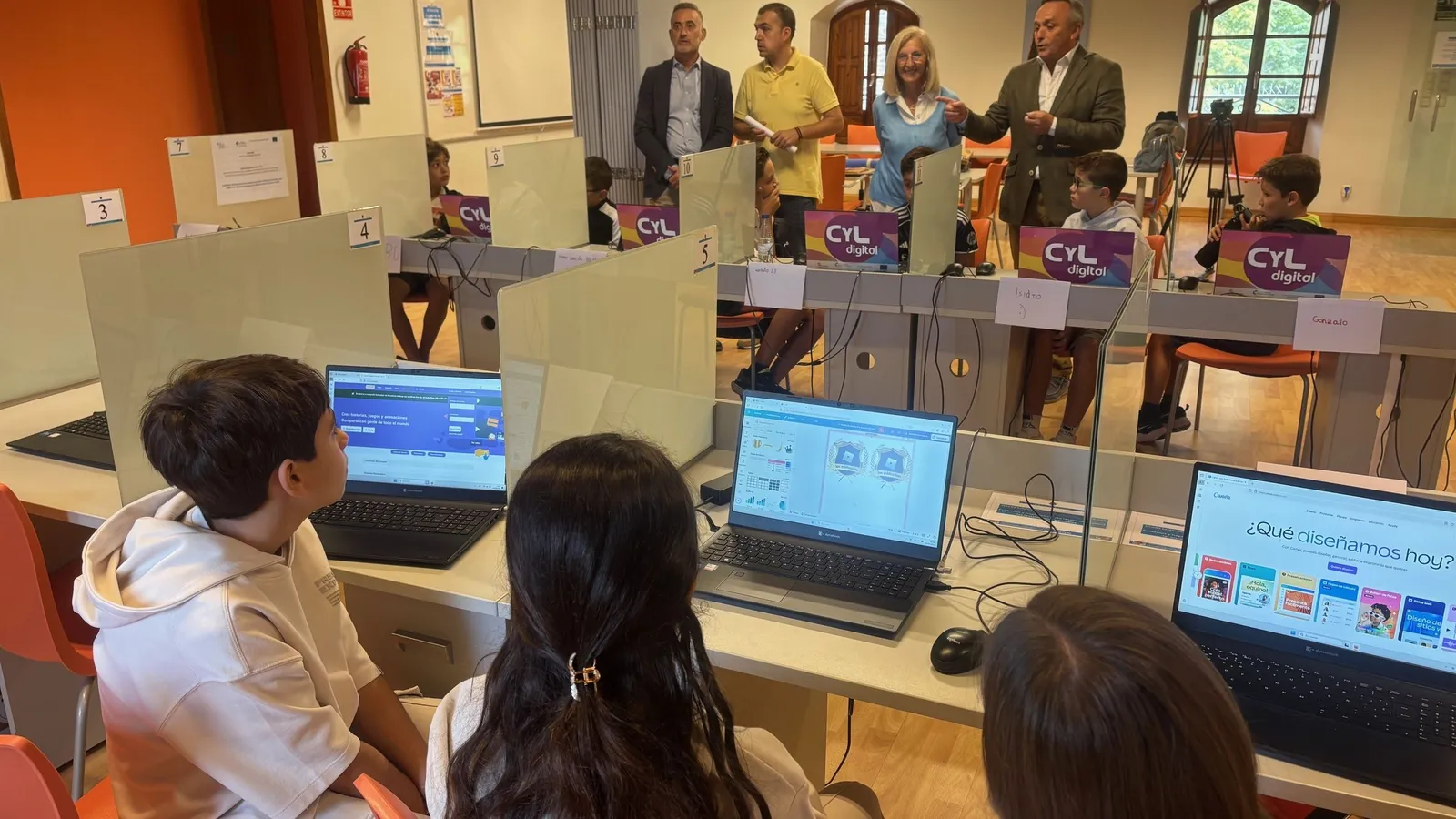 Las aulas móviles del programa CyL Digital ya han acercado la formación tecnológica a 48 municipios de la Comunidad