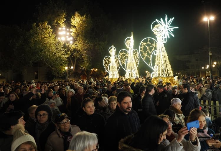 Valladolid ilumina la Navidad con el encendido de 81 calles y 24 plazas