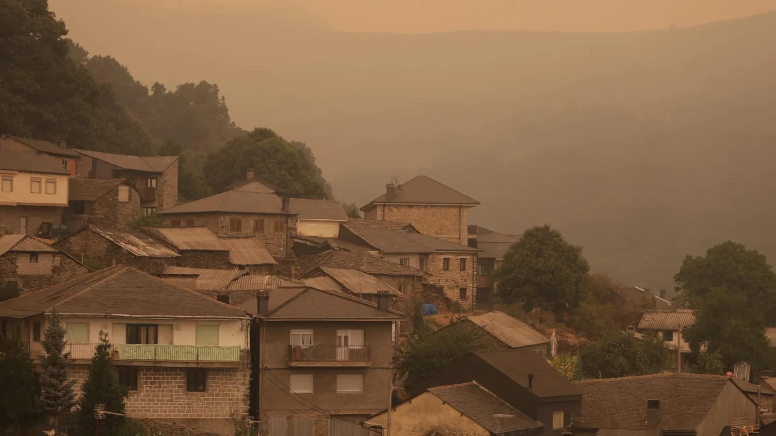 La Junta tiene ya desplegadas el 80 % de las medidas dirigidas a los afectados por los incendios forestales